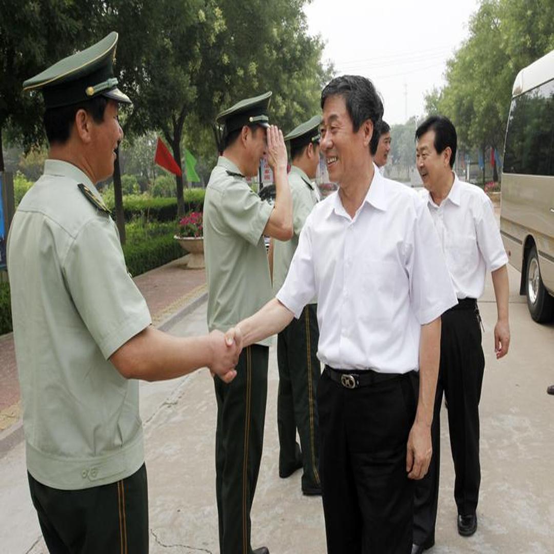 市委书记张秋波走访慰问现役官兵 市委书记张秋波走访慰问现役官兵