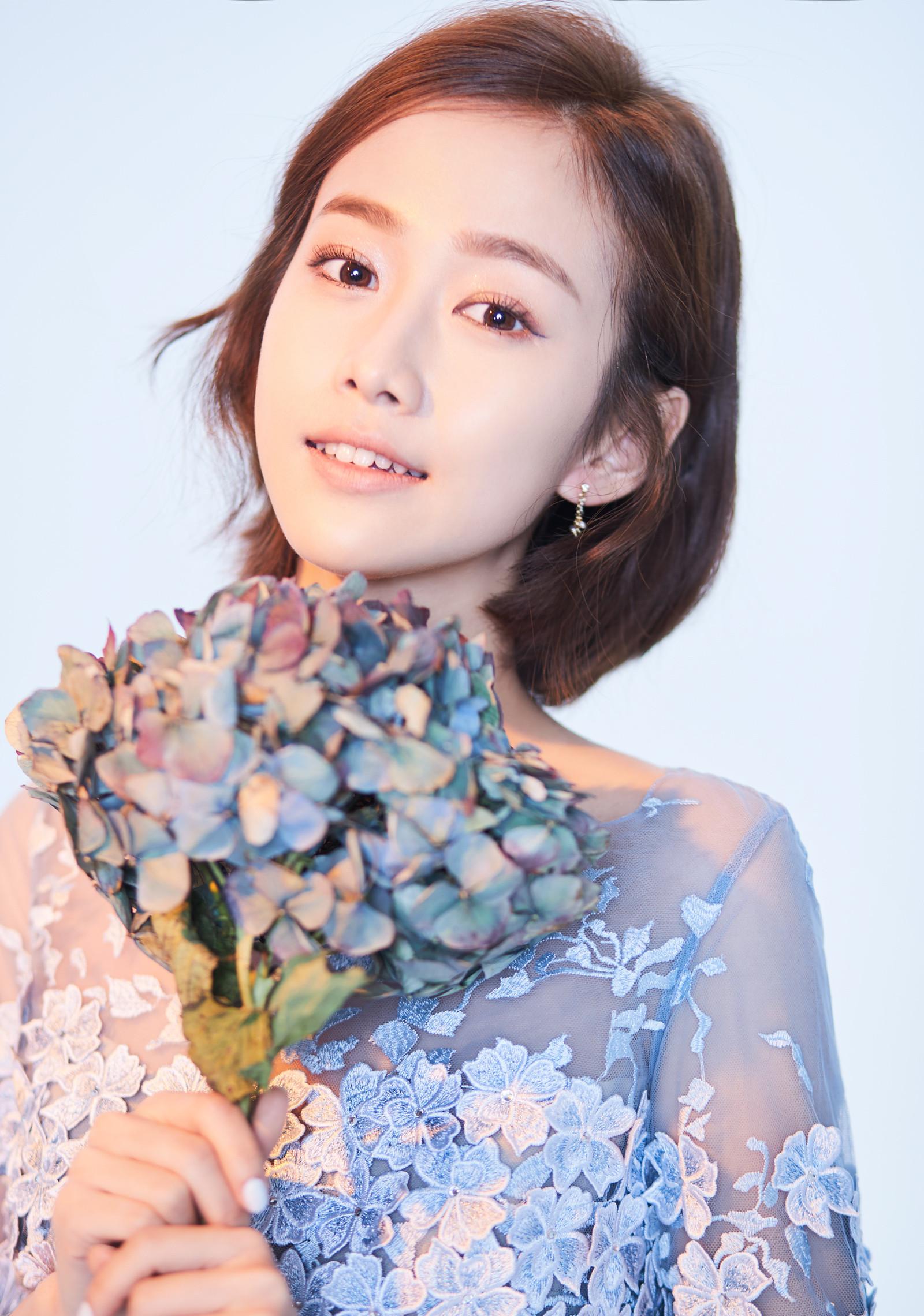中国青年女演员、歌手刘美含