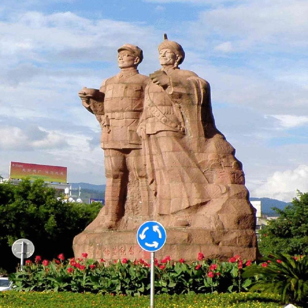 西昌市中心的彝海结盟圆雕