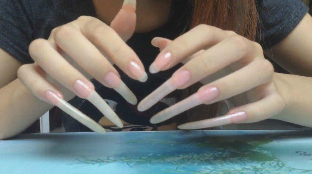 生长速度失去光泽:如果整个指甲都像毛玻璃一样,完全没有一丝丝的光泽