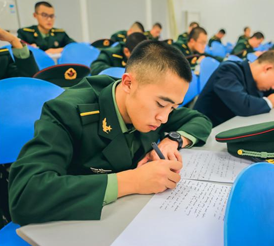 军校学员