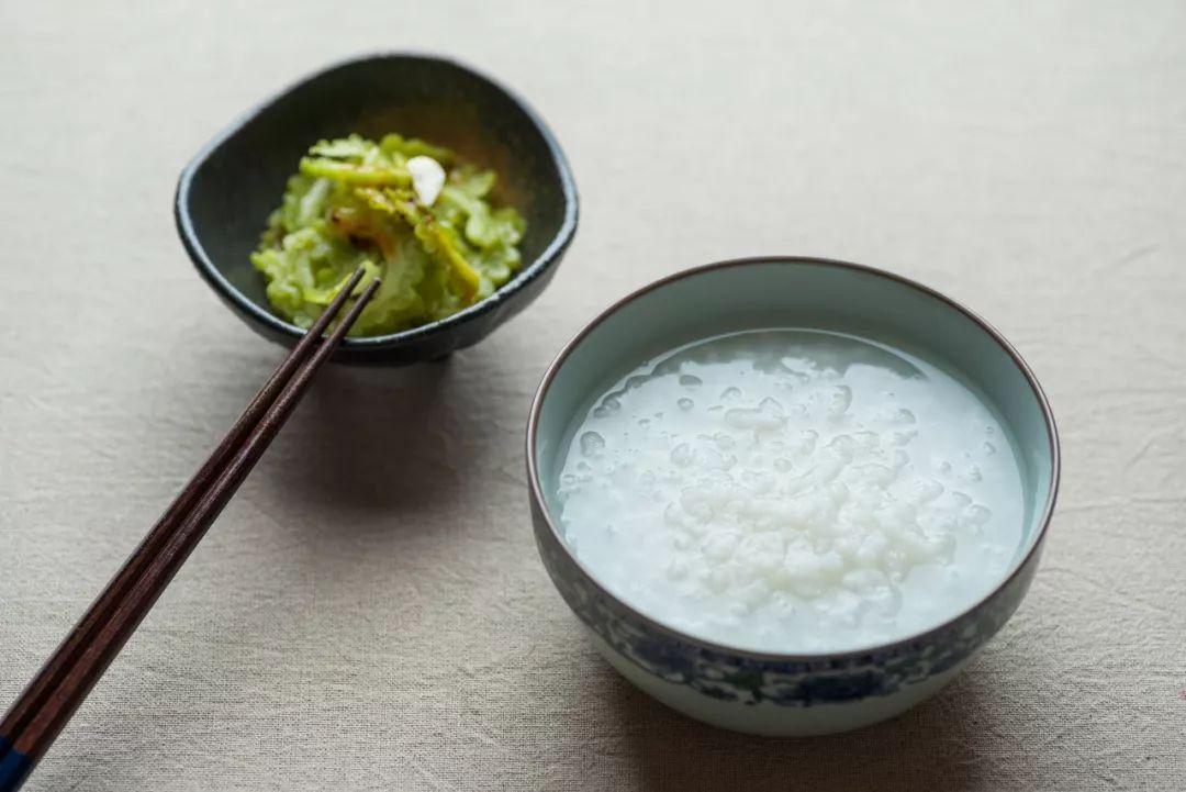 粗茶淡饭的反义词 头条百科